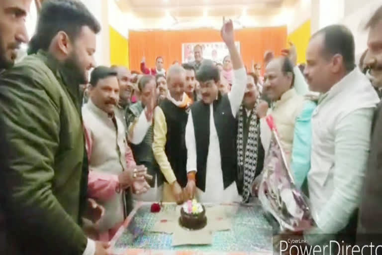 Congress workers celebrated Scindia's birthday a day before