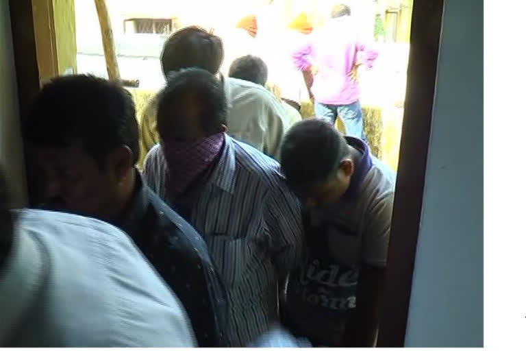 arrest of 18 gamblers people