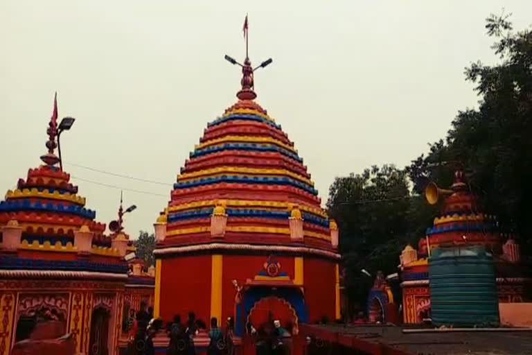 People thronging to worship at chhinnamasta Temple in ramgarh