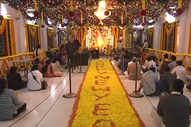 new-year-celebrations-at-saibaba-temple-in-hyderabad