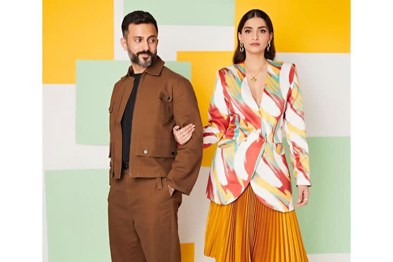 sonam kapoor, sonam kapoor news, sonam kapoor updates, sonam kapoor shares romantic video, sonam kapoor shares video with anand ahuja