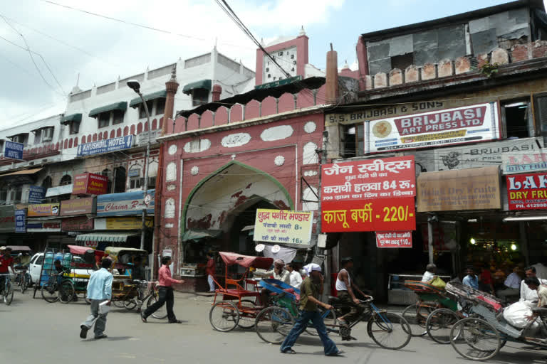 people living near fatehpuri masjid in chadni chowk are disturbed by illegal possession