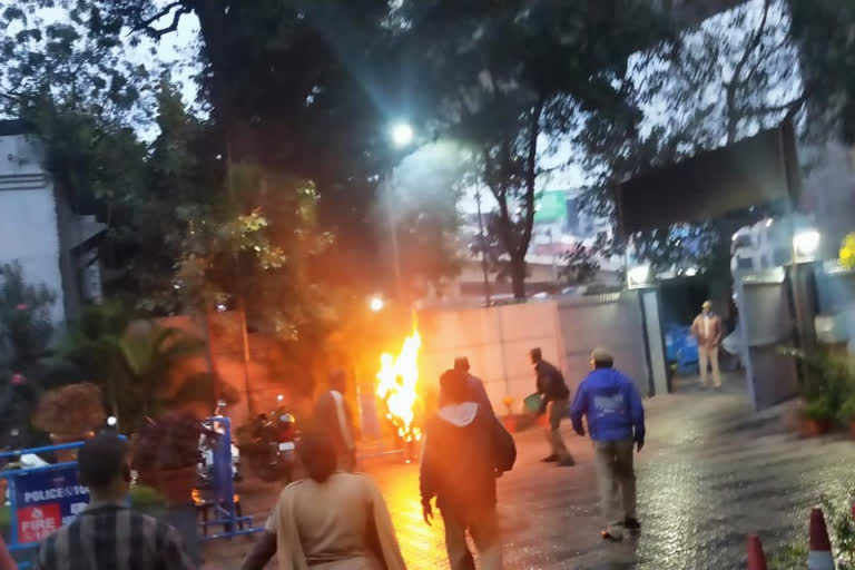 lady suicide at front of Hyderabad