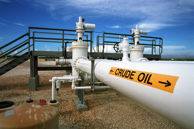 Govt cuts import duty on crude