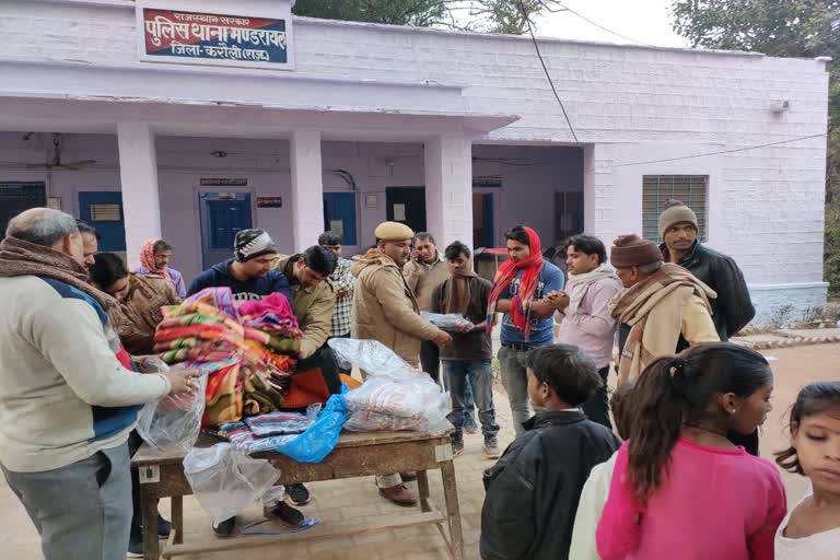 करौली पुलिस ने बांटे  गर्म वस्त्र, Karauli police distributed warm clothes