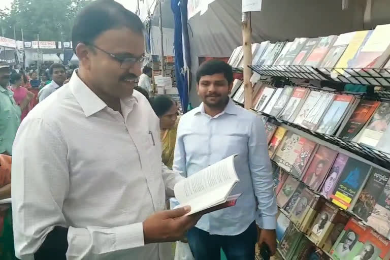 jd-laxminarayana-visit-national-book-festival-in-hydearabad