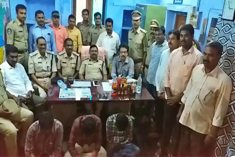 Illegal Liquor making gang arrested in kurnool