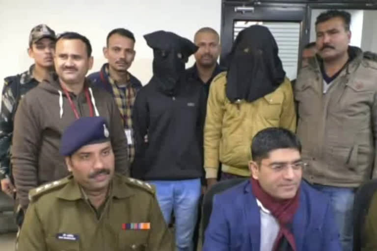 Police arrested two prize money miscreants of 50 thousand