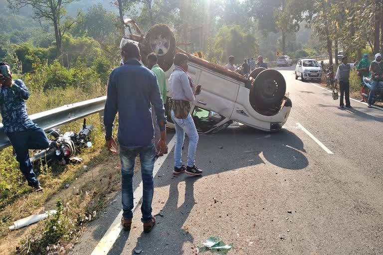 Jeep overturned with CRPF personnel in bijapur