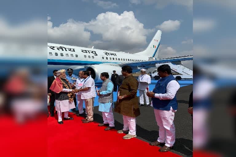 PM Narendra modi arrives at bengaluru for two days state tour