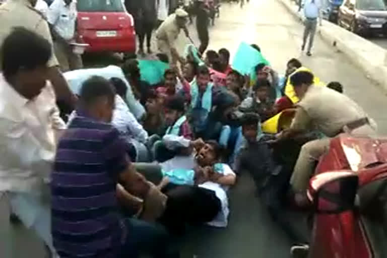 ಲಾಠಿ ಚಾರ್ಜ್​ ನಡೆಸಿದ ಪೊಲಿಸರು,  lathicharge on protesters at Shimoga