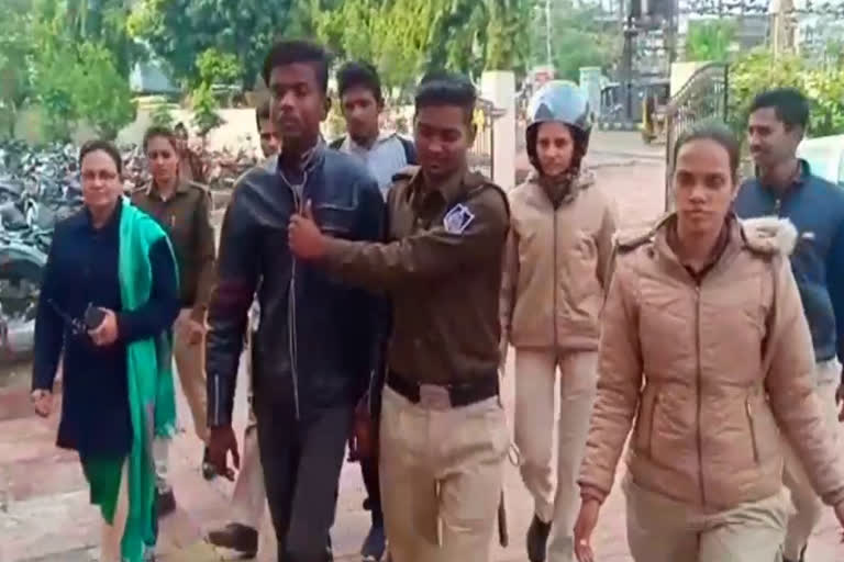 Code Red Police caught 2 man who molested girls in jabalpur