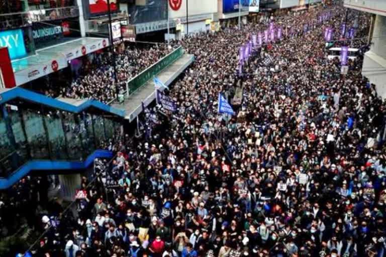 hk-police-arrest-protesters-following-ny-march