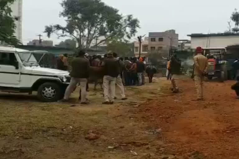 Dead body of a youth found on the roadside  in ashoknagar