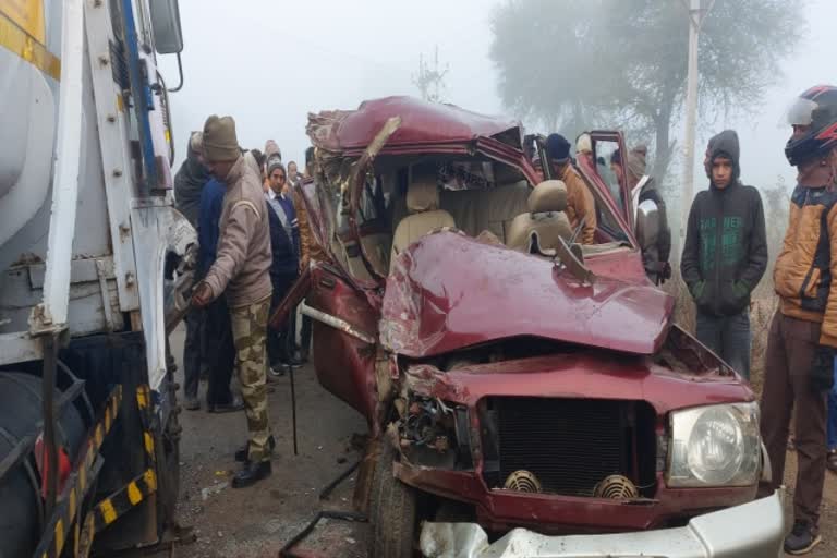 road accident due to fog in daloda mandsaur