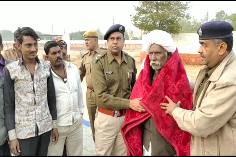 जालोर की खबर,police line in bhamashah ,sp distributes blankets to people,जिला मुख्यालय ,District Headquarters Jalore