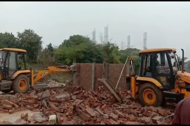 corporation-went-to-colony-and-took-action-on-plot-under-construction-in-dewas