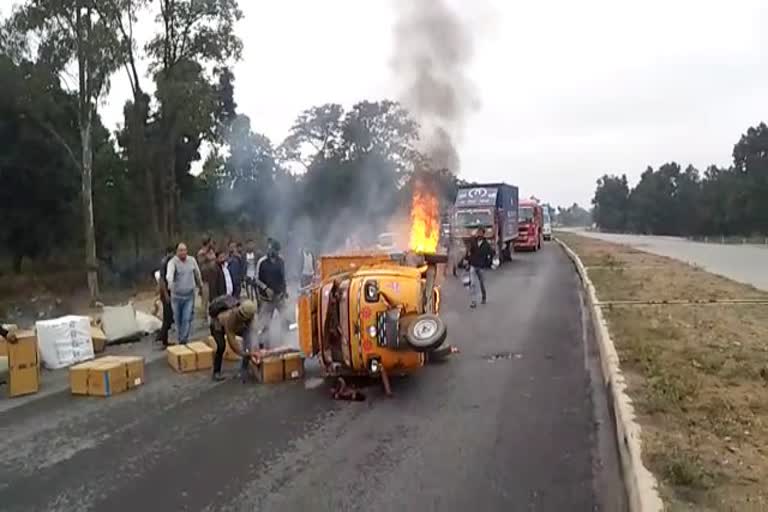 Fire in a moving auto ranchi