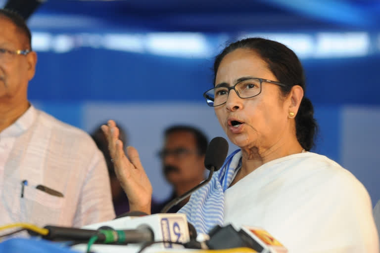 Darjeeling  Mamata Banerjee  Modi  Citizenship Amendment Act  മോദി ഇന്ത്യയുടെ പ്രധാനമന്ത്രിയാണ്  പാകിസ്ഥാനെക്കുറിച്ചാണ് സംസാരിക്കുന്നത്  മമത