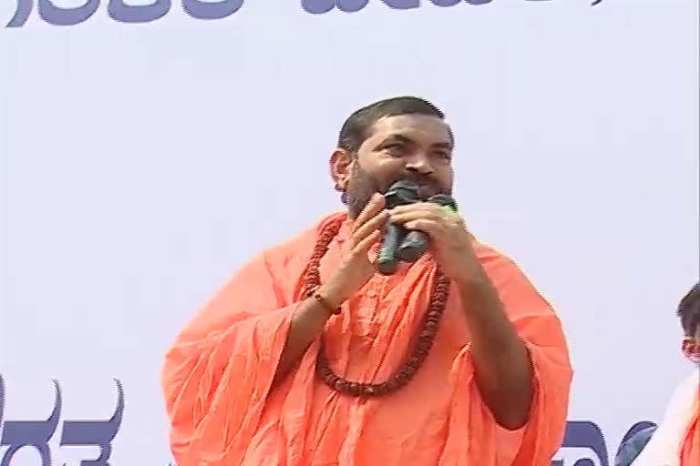 ಕಲ್ಯಾಣ ಸ್ವಾಮಿ ಮಠದ ಕಲ್ಯಾಣ ಸ್ವಾಮೀಜಿ,  Kalyana swamiji support to CAR at bellary