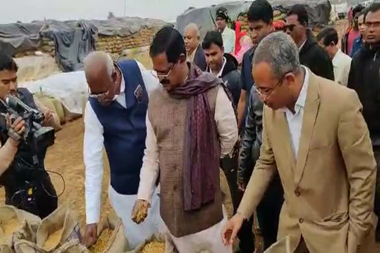 amarjeet bhagat in paddy purchasing center