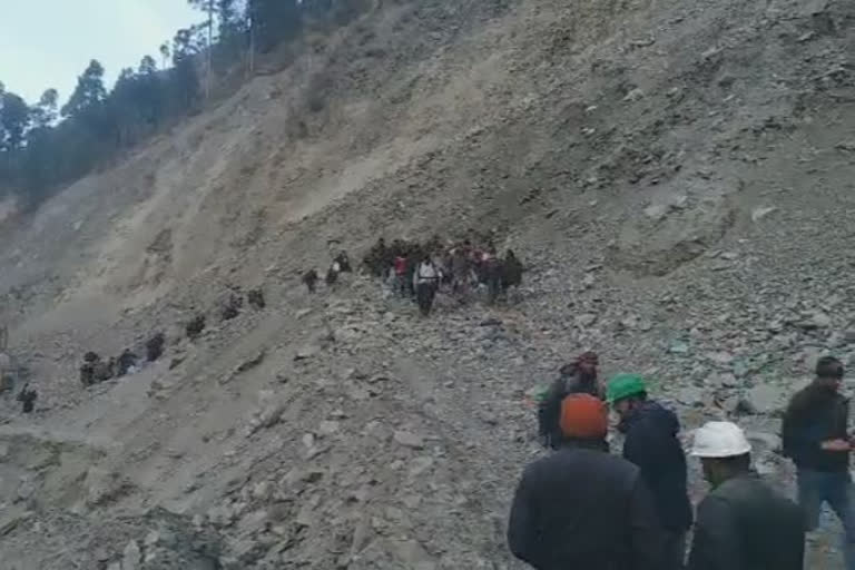 five passangers injured during crossing landslide at Digdool in Ramban area