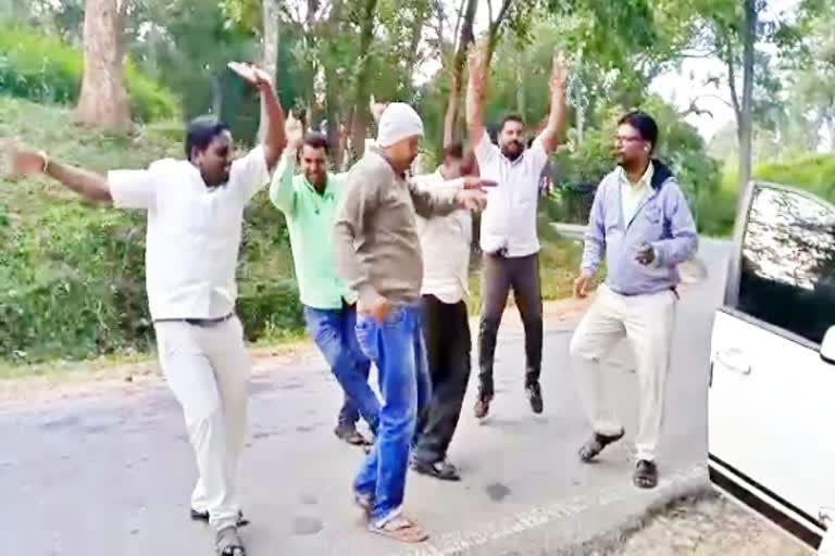 dance-of-mahesh-supporters