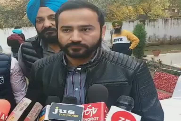 parminder dhindsa resign, AAP MLA Meet Hayer