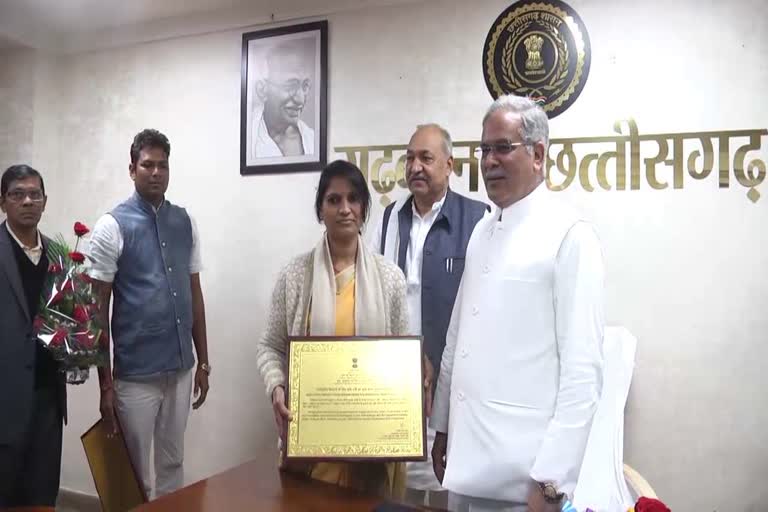 Agriculture Minister handed over Krishi Karman Award