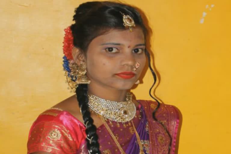 married-girl-committed-suicide-in-raigad