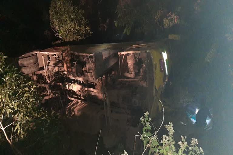 karnataka school bus falls into ravine