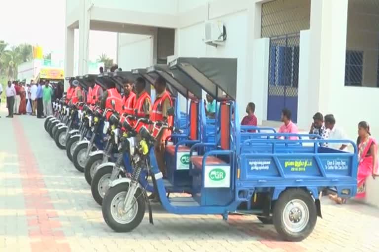 பேட்டரி வாகனத்தை தொடங்கி வைத்த அமைச்சர் வீரமணி