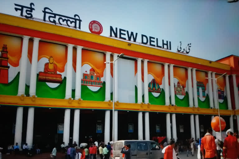 Jewelry stolen from female passenger at New Delhi railway station