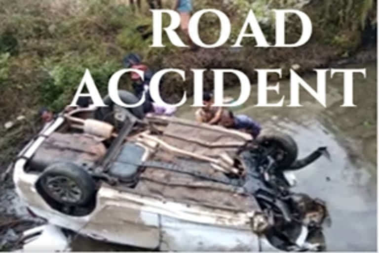 Five people died in road accident at Srikakulam
