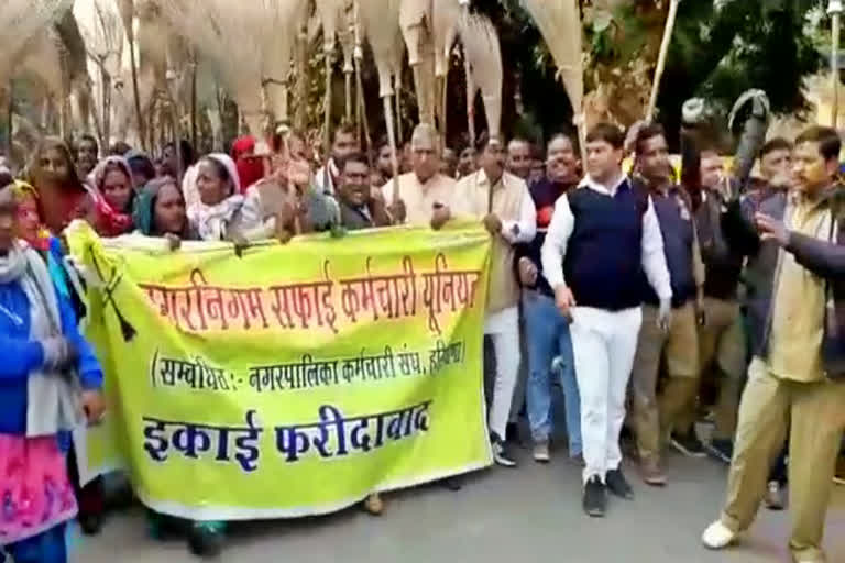 Cleaning staff protest against government in faridabad