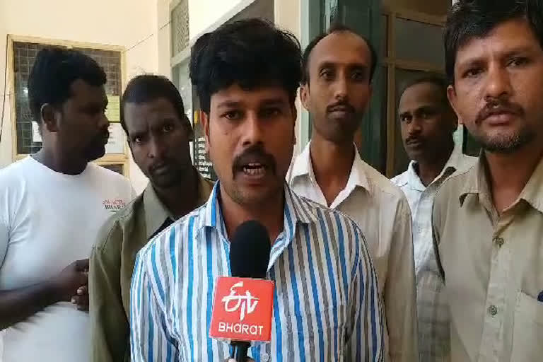 Civic workers protested for salary at Chikkaballapur