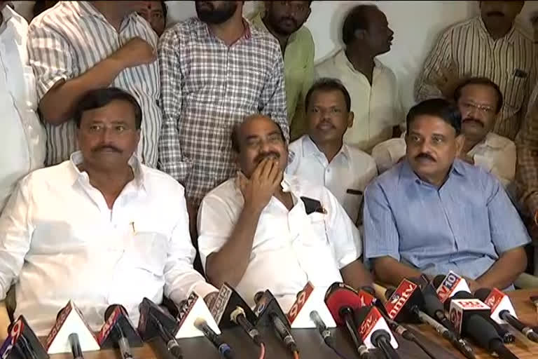 ex mp jc diwakar reddy comments on police