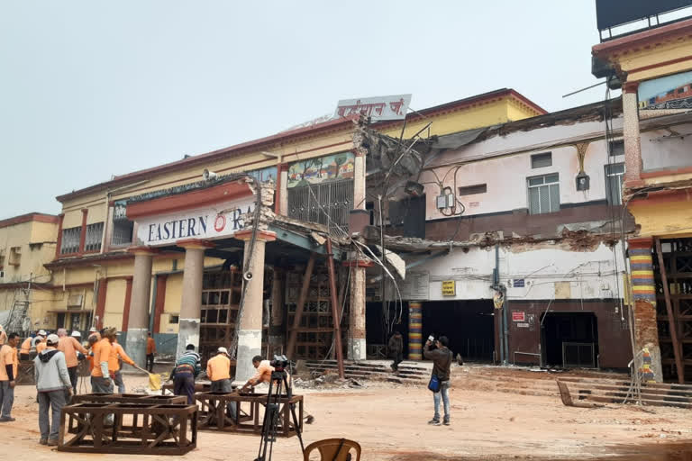 burdwan rail contro  burdwan rail station accident  ബർധമാൻ റെയിൽ വേ സ്റ്റേഷനിൽ അപകടം  ബംഗാളിലെ ബർധമാൻ റെയിൽ വേ സ്റ്റേഷൻ