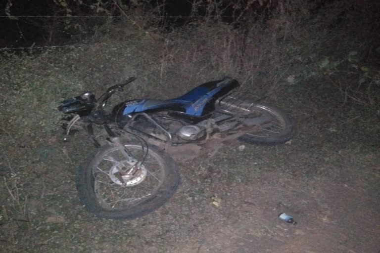 Unknown vehicle hit the bike in dewas