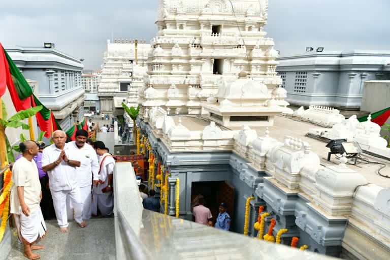 cm-visit-iscon-temple