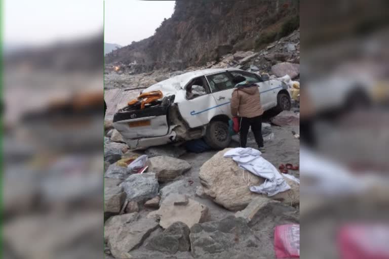 West Bengal students' taxi falls into Beas river, one died and seven injured