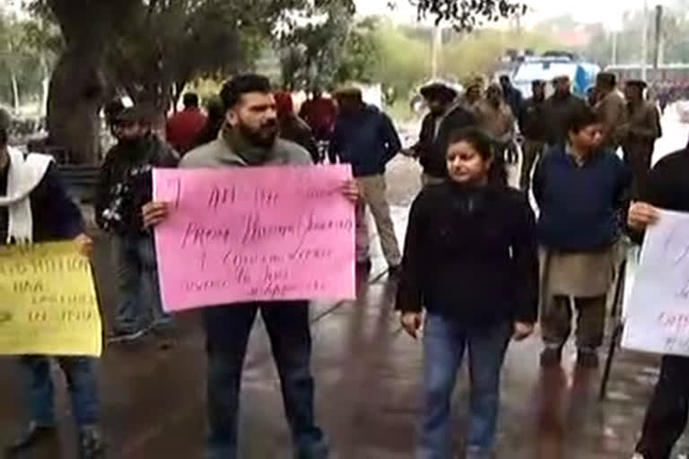 abvp students protest against jnu violence