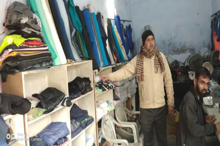 theft at sports wear shop in bhiwani