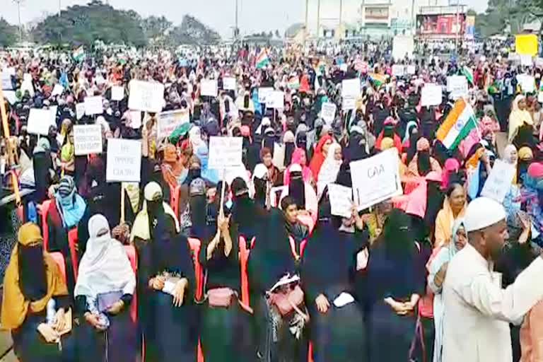 ಸಿಎಎ, ಎನ್​ಆರ್​ಸಿ ವಿರೋಧಿಸಿ ಬೃಹತ್ ಪ್ರತಿಭಟನೆ, protests against NRC, CAA