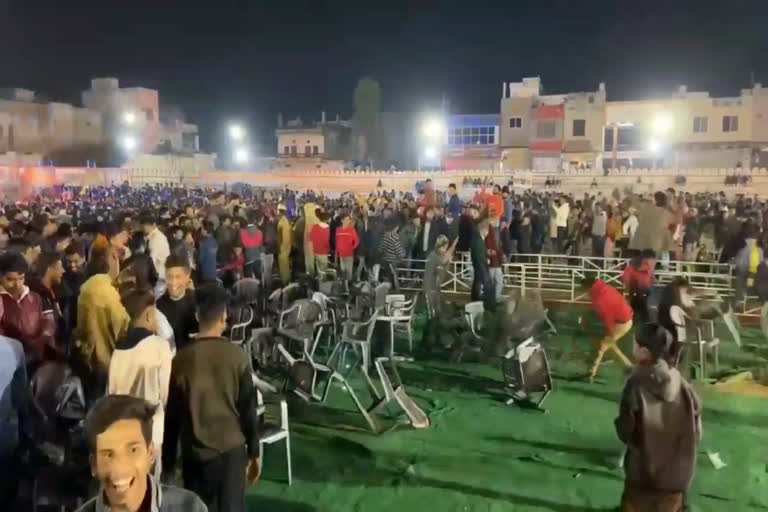 चित्तौड़ फोर्ट फेस्टिवल,  Chittor Fort Festival,  आकासासिंह के कार्यक्रम में बवाल,  Ruckus in Aakasinh's program