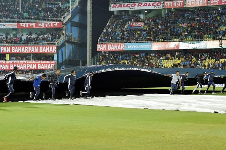 Rain, leaking covers force abandonment of 1st T20I between India and Sri Lanka