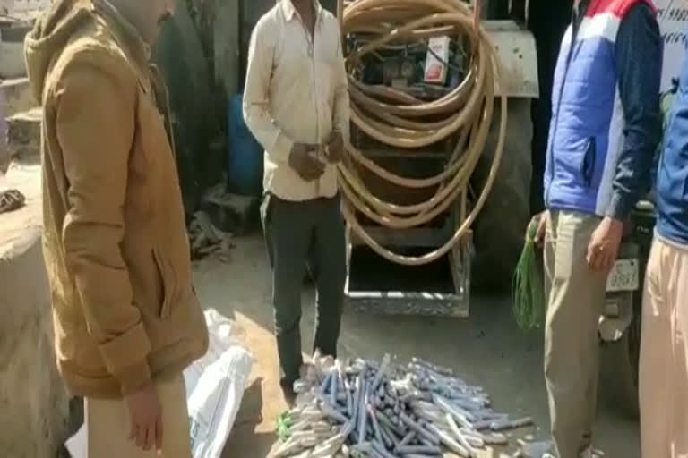 अवैध विस्फोटक के खिलाफ कार्रवाई  Action against illegal explosives,  डूंगरपुर में डेटोनेटर जब्त,  Detonator seized in Dungarpur