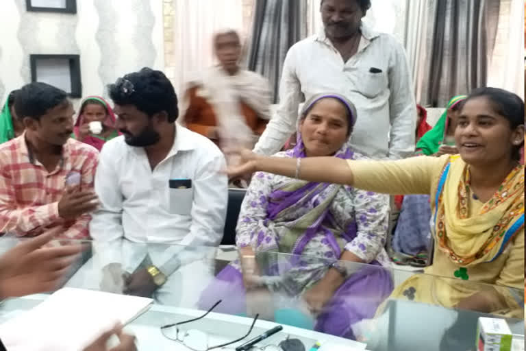 residents-reached-municipal-office-barwani