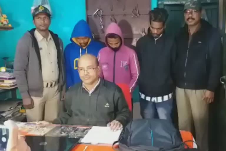 3 lootera arrested, balasore railways police arrests 3 lootera, ଲୋକଙ୍କୁ ଲୁଟୁଥିବା ତିନି ଲୁଟେରା ଗିରଫ , ରେଳଷ୍ଟେସନ ଲୁଟେରା, ବାଲେଶ୍ବର ରେଳବାଇ ପୋଲିସ