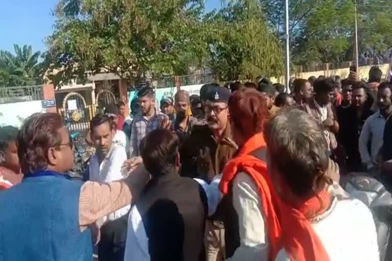 BJP workers fought among themselves in Bemetra